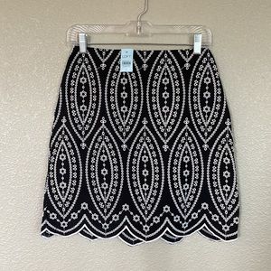 Beautifully stitched mini skirt